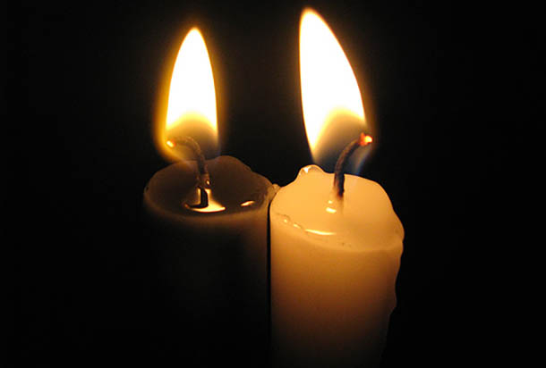 Lee más sobre el artículo Ritual con una vela blanca y negra para limpieza de energías negativas