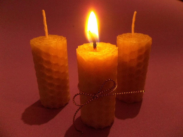Lee más sobre el artículo Ritual con velas de miel el día once de cada mes